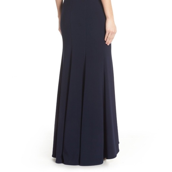 NWT‎ Xscape Deep V-Neck Trumpet Gown in Navy Blue [ SZ 12 ] - Picture 8 of 8